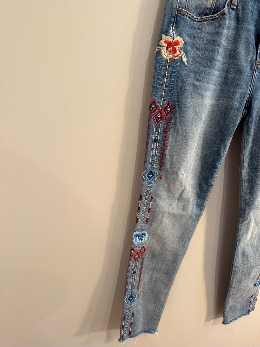 Driftwood Jackie skinny, stretchy floral embroidered frayed hem jeans Size 28 - Picture 13 of 14
